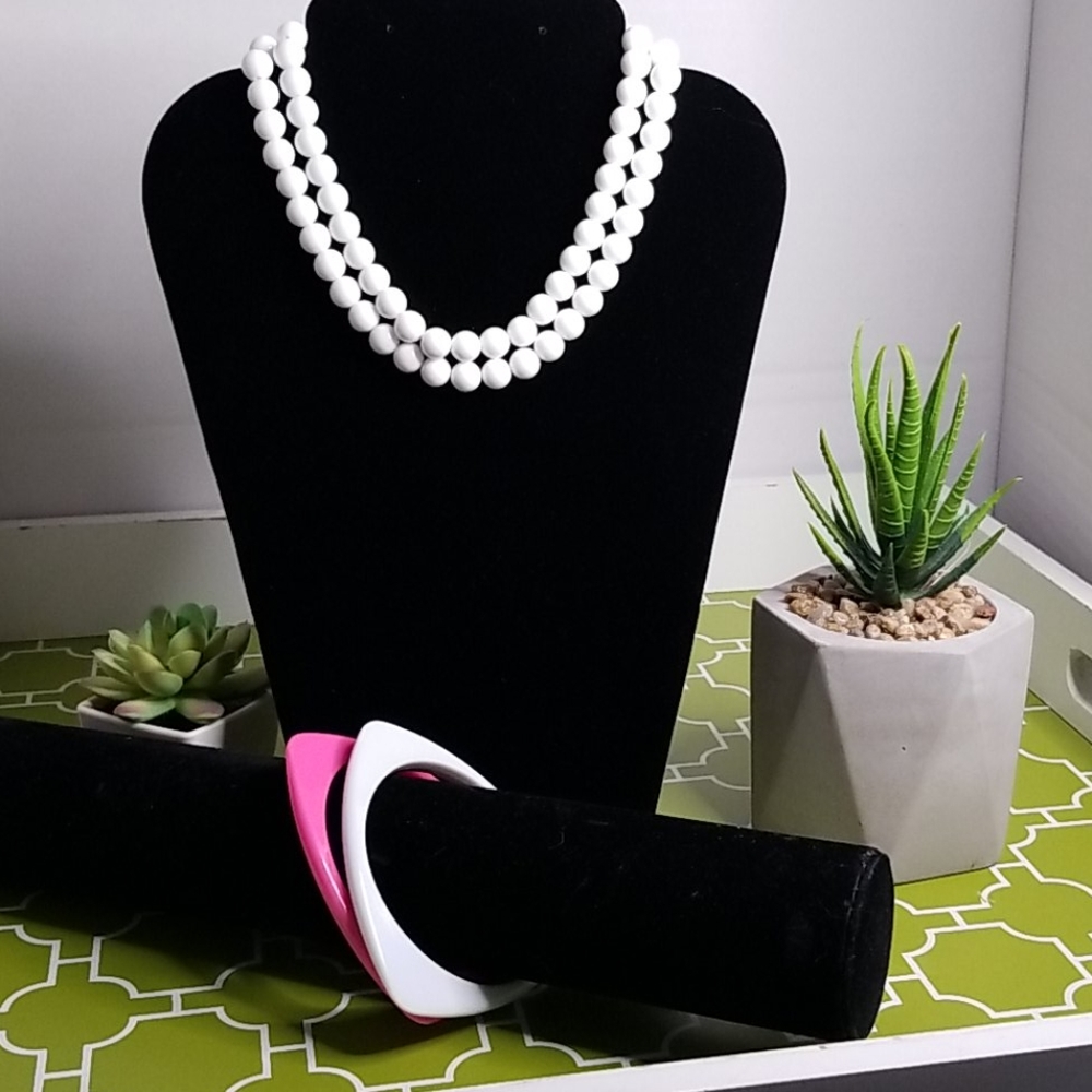 Vintage necklace with triangular bracelets